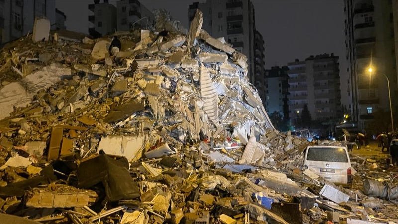 AA-20230206-30183471-30183467-KAHRAMANMARASTA_74_BUYUKLUGUNDE_DEPREM_MEYDANA_GELDI