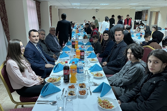 AA-20230330-30723896-30723894-KUMLUCADA_DEPREMZEDELERE_IFTAR_VERILDI