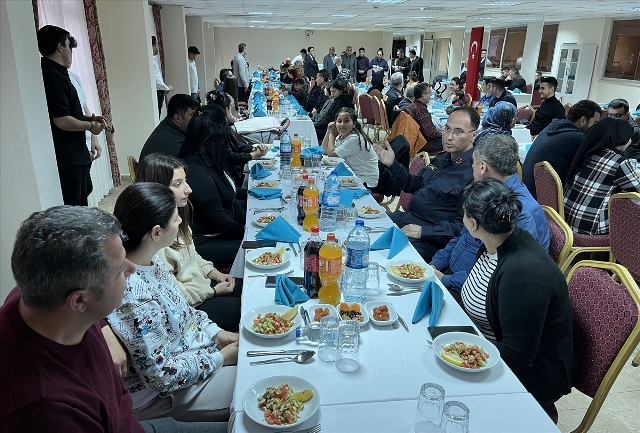 AA-20230330-30723896-30723895-KUMLUCADA_DEPREMZEDELERE_IFTAR_VERILDI