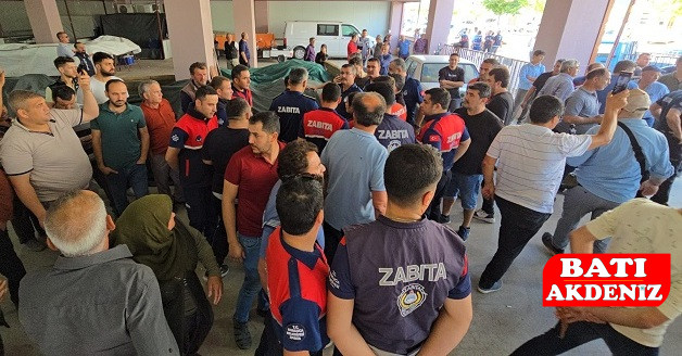 Kumluca Pazar Yeri̇ Toplanma