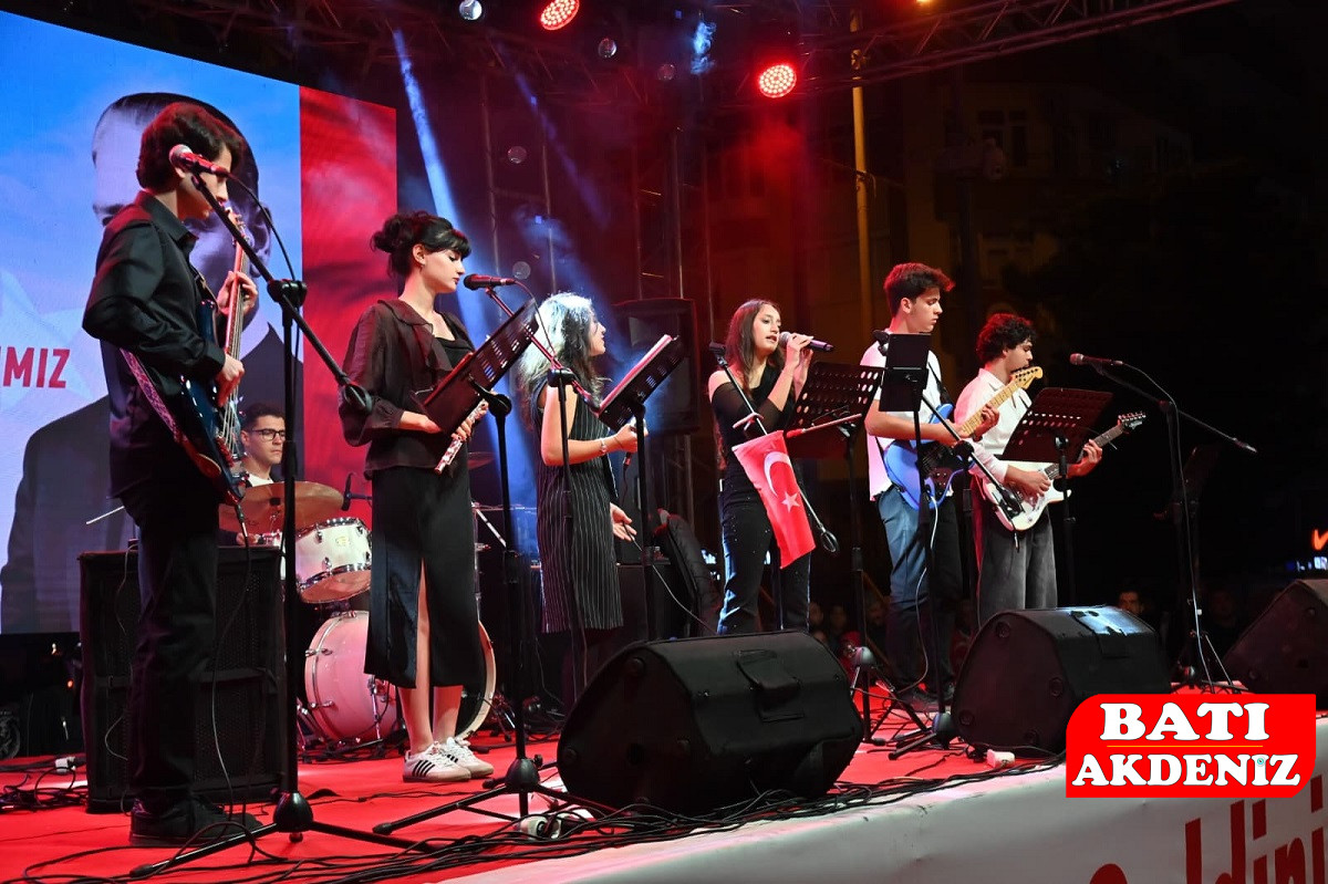 Cumhuri̇yet Bayrami Kumluca’da Coşkuyla Kutlandi (3)