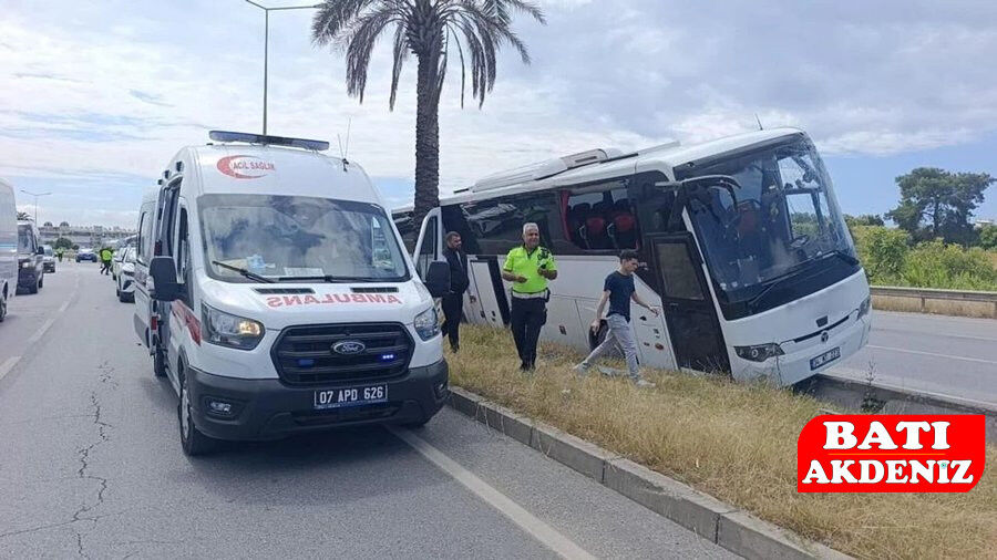 Alanya Antalya Yolunda Korkutan Kaza Otobüs Refüjde Askıda Kaldı