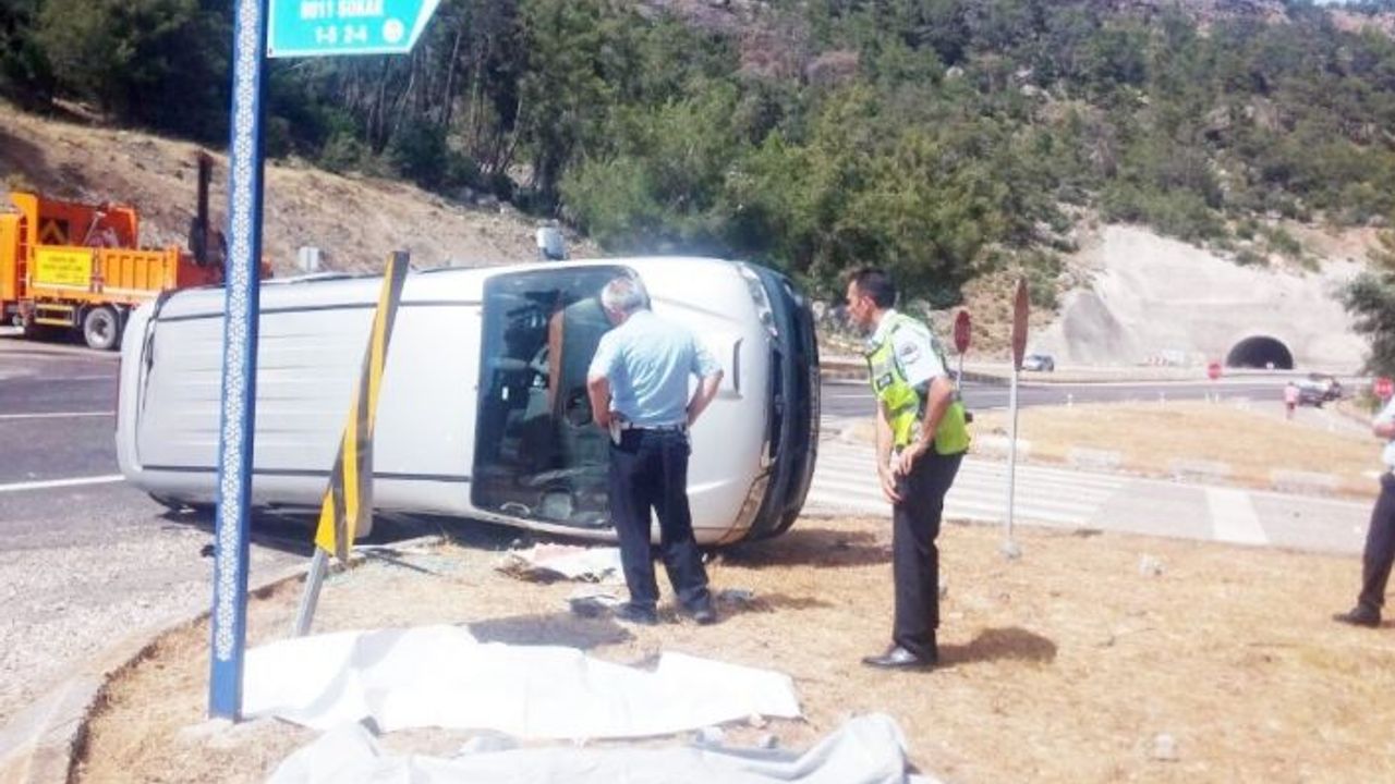 Antalya’da Güney Koreli turistleri taşıyan minibüs kaza yaptı: 4 ölü
