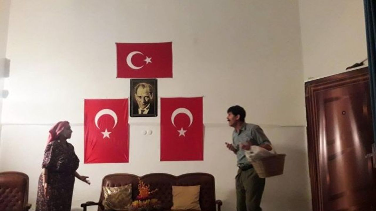 Ahmet Çevik Tiyatrosu "Kaçamak Ya Da Kaçamamak" Akseki’de