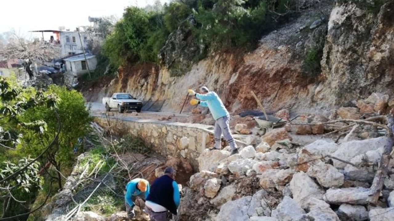 Alanya Belediyesi, şehrin her noktasında çalışmalarını sürdürüyor