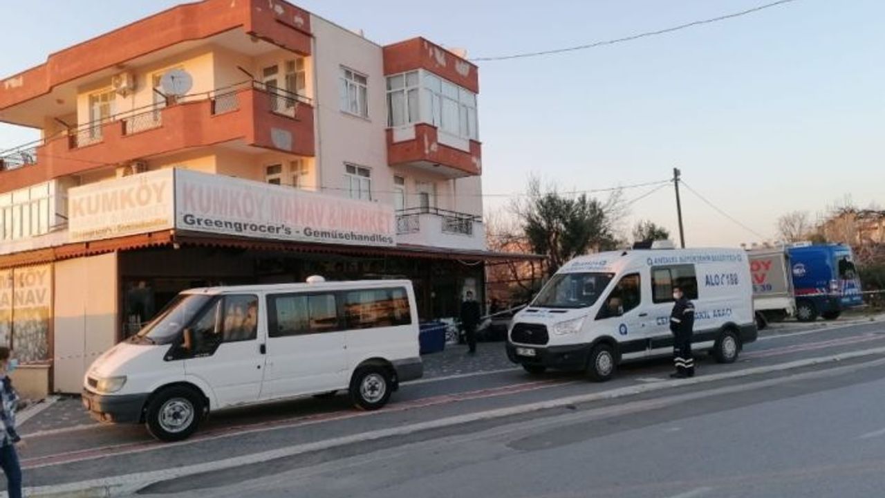 Annesini öldürdükten sonra kaçmak isteyen şizofren genç babası tarafından yakalandı