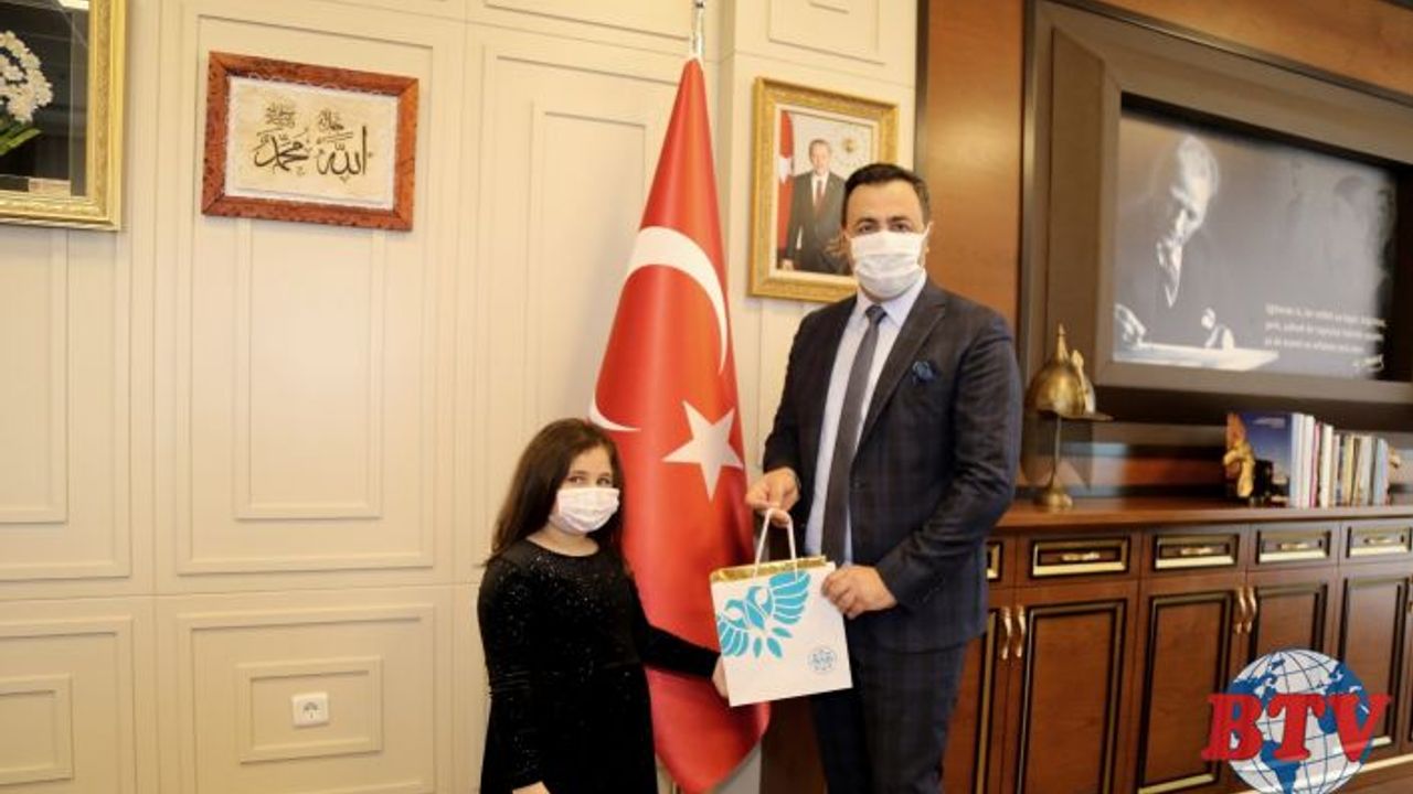 ALKÜ rektörü koltuğunu çocuk rektöre devretti