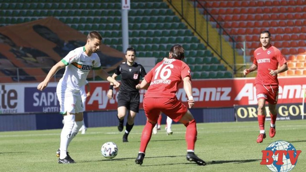 Süper Lig: Aytemiz Alanyaspor: 2 - Gaziantep FK: 2 (İlk yarı)