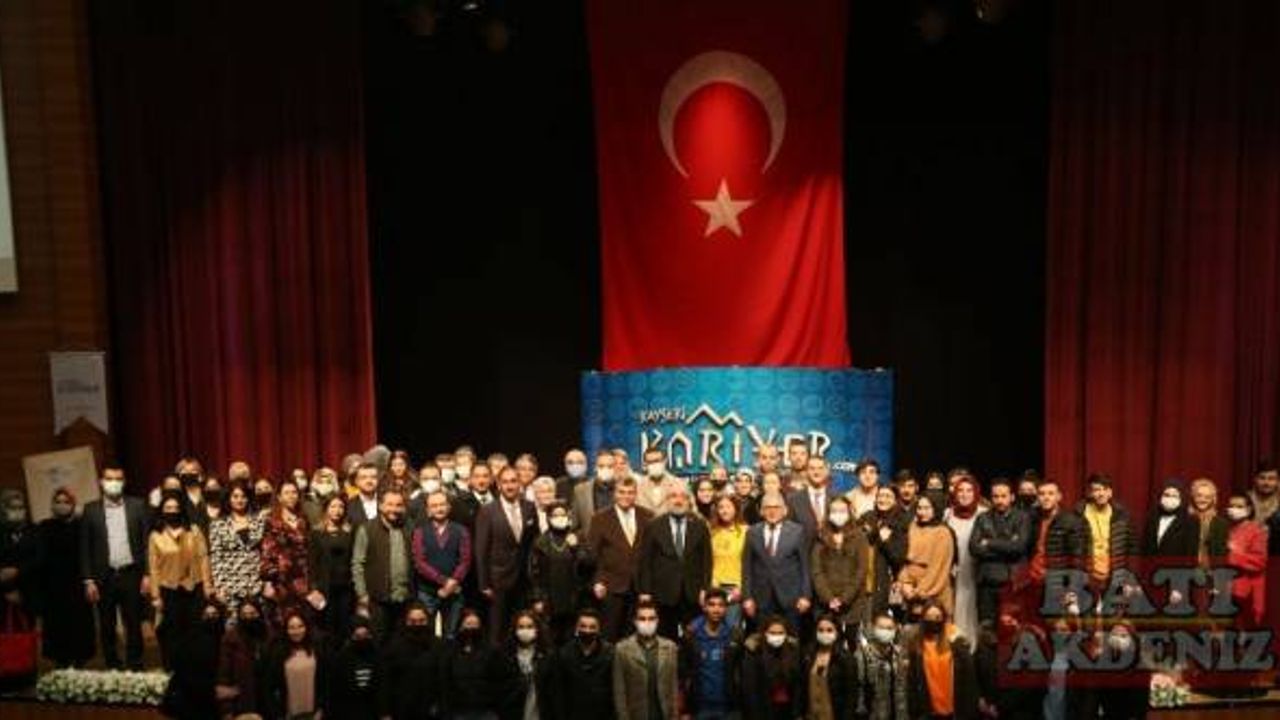 Kayseri'de Büyükkılıç'tan üniversite öğrencilerine: "Kariyer Merkezimiz ile mutlaka tanışın"