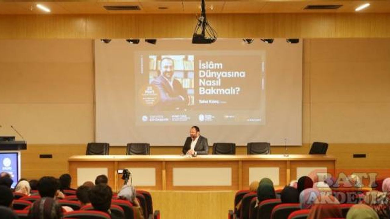 Taha Kılınç gençlere İslam Dünyası’nın dününü ve bugününü anlattı