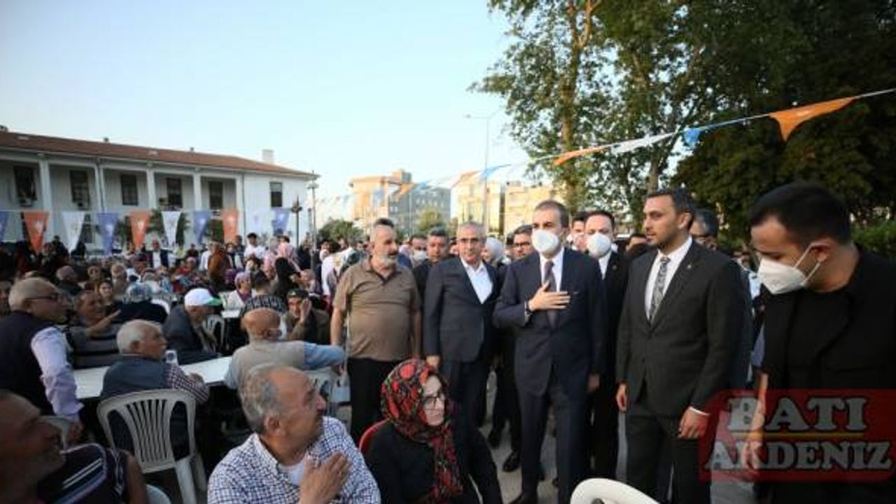 AK Parti Sözcüsü Ömer Çelik, Adana'da iftar programına katıldı: