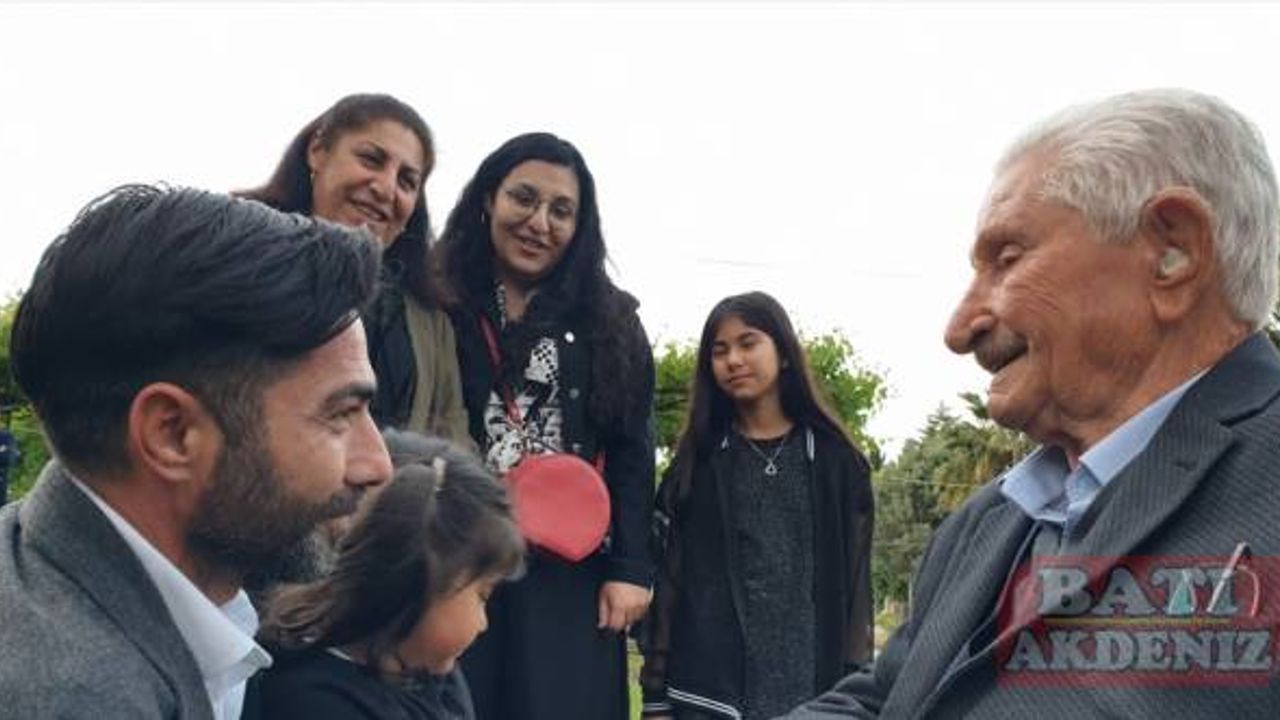 Osmaniye'de 100 yaşına giren Ali Hilmi Balcılar'a sürpriz doğum günü