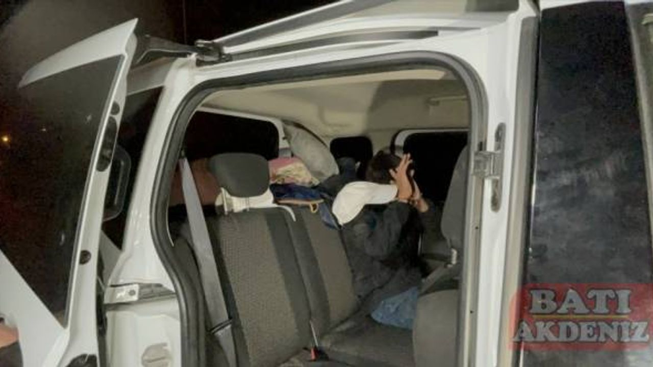 Adana'da polis, maskeli şüphelilerden birini kovalamaca sonucu yakaladı