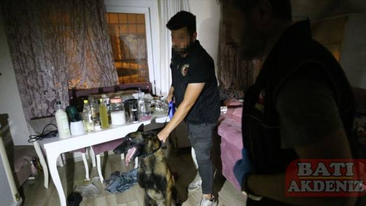 Mersin'de evlerinde uyuşturucu ürettikleri iddia edilen çifte gözaltı