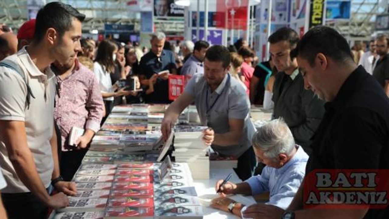 12. Antalya Kitap Fuarını 1 milyondan fazla kişi ziyaret etti