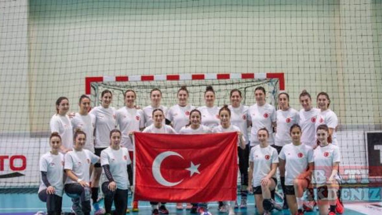 A Milli Kadın Hentbol Takımı'ndan Cumhuriyet Bayramı kutlaması