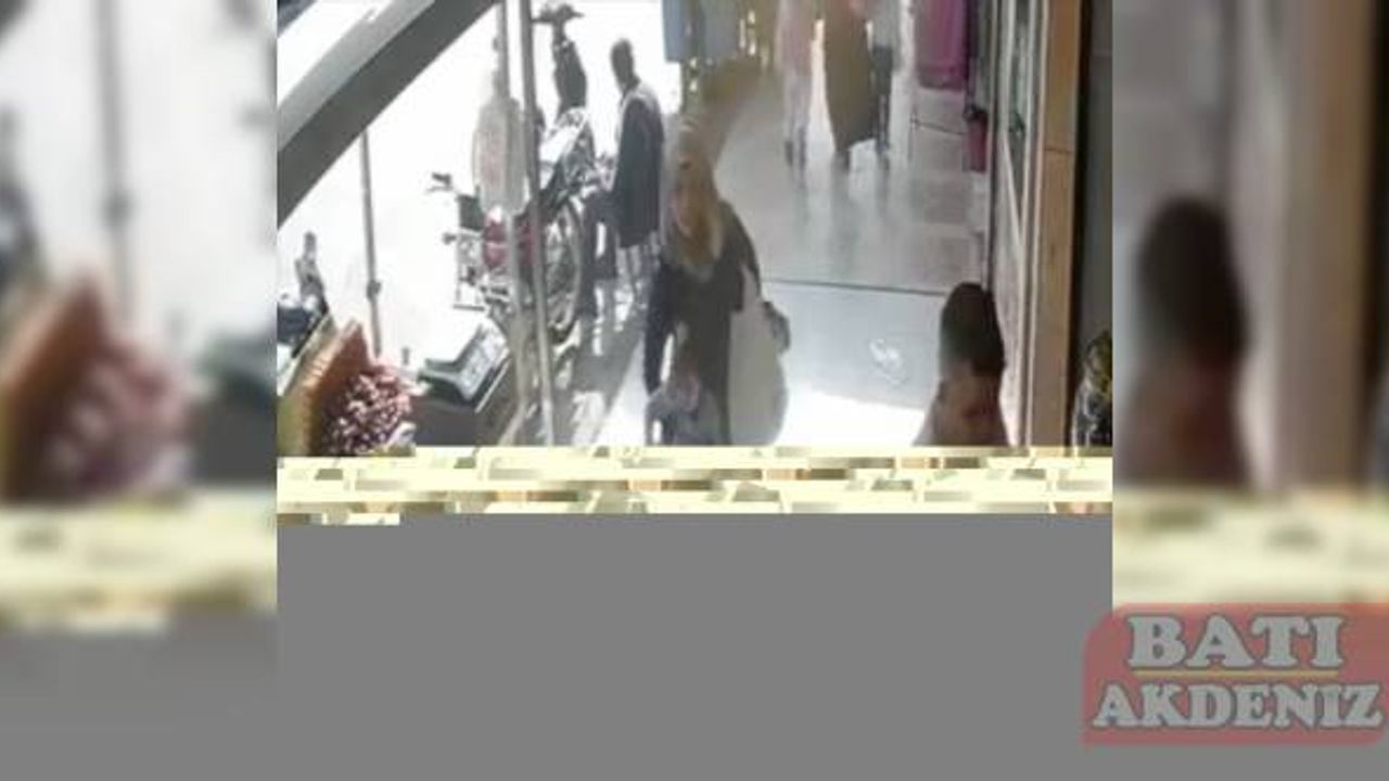 Adana'da çocuğun kamyonetin çarpmasından son anda kurtulması kameraya yansıdı