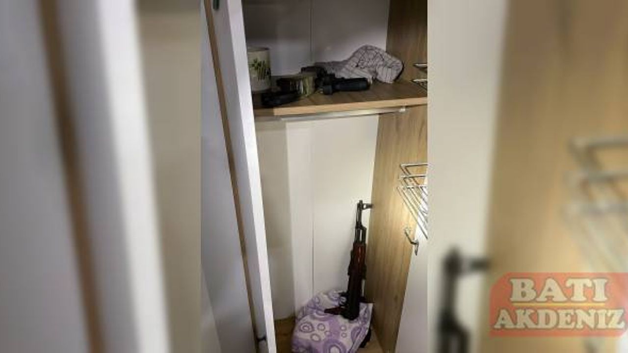 Adana'da husumetli oldukları kişiye silahlı saldırı düzenleyen 2 zanlı tutuklandı