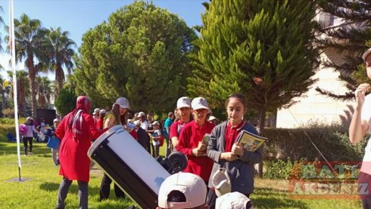 Akdeniz Üniversitesinde parçalı güneş tutulması teleskopla gözlemlendi