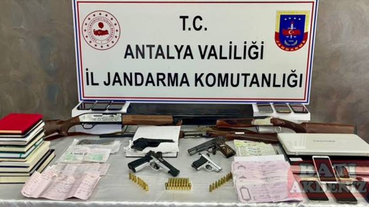 Antalya merkezli suç örgütü operasyonunda 12 şüpheli yakalandı