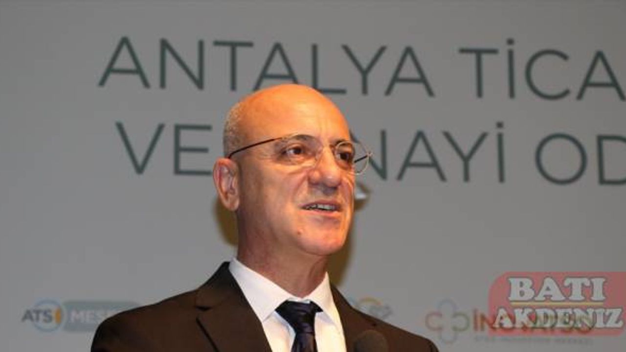 Antalya Ticaret ve Sanayi Odası Başkanlığı onaylanan Ali Bahar mazbatasını aldı