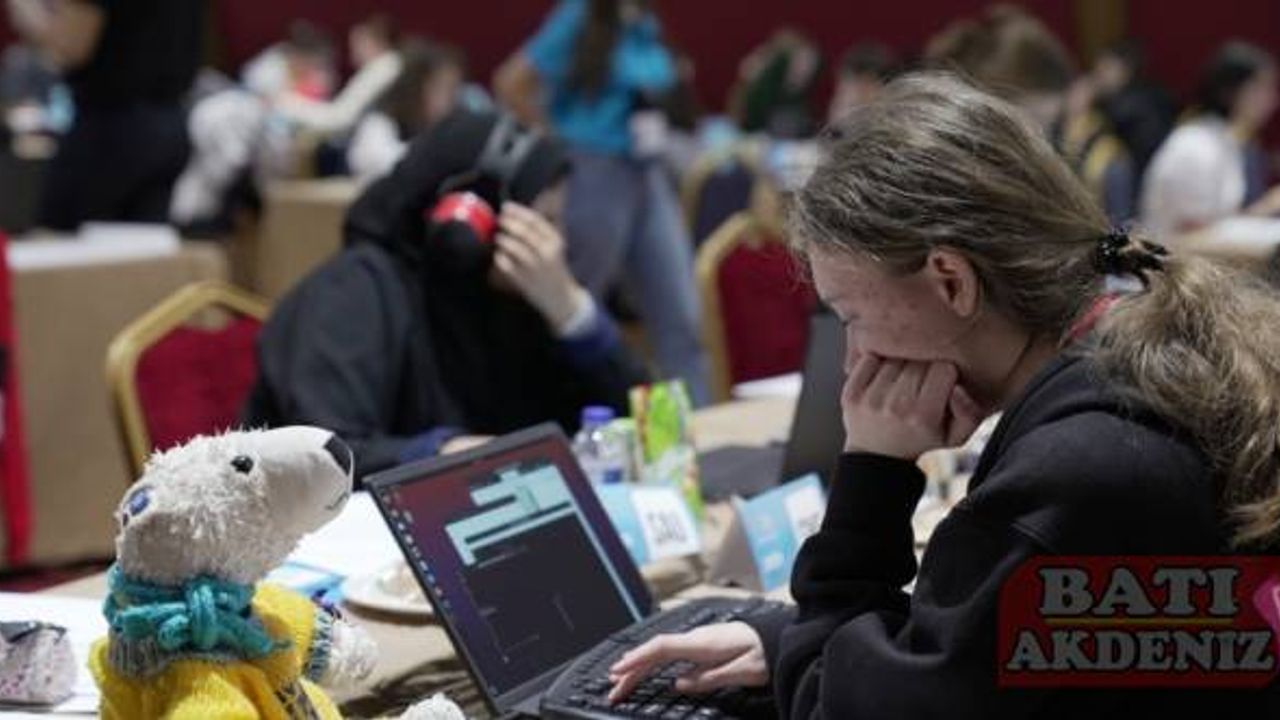 Avrupa Kızlar Bilgisayar Olimpiyatı'nda ödül töreni heyecanı yarın yaşanacak