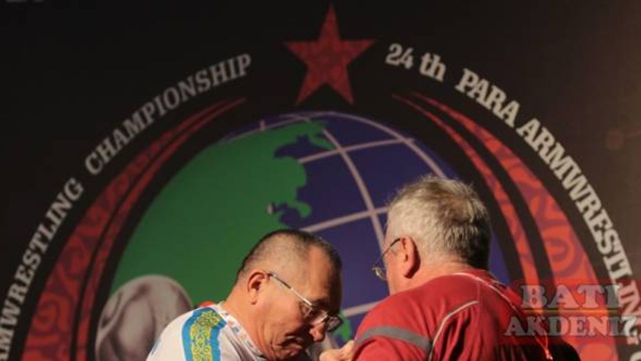 Dünya Bilek Güreşi Şampiyonası Antalya'da devam ediyor