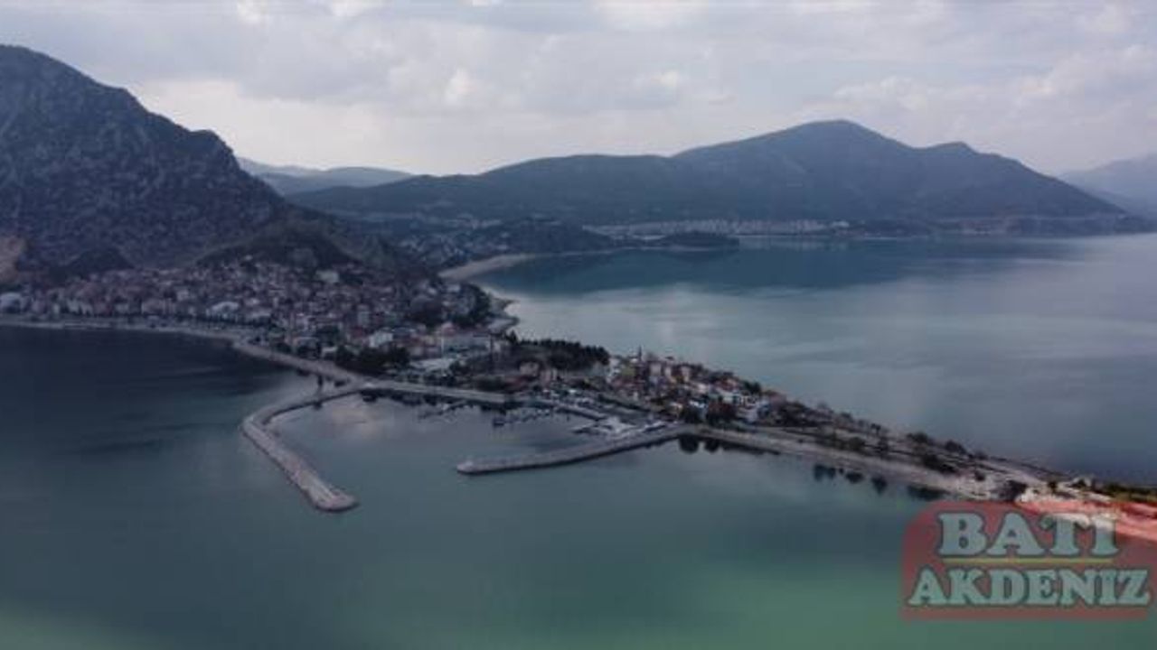 Eğirdir Gölü'nde su seviyesi son 2 haftada 8 santimetre düştü
