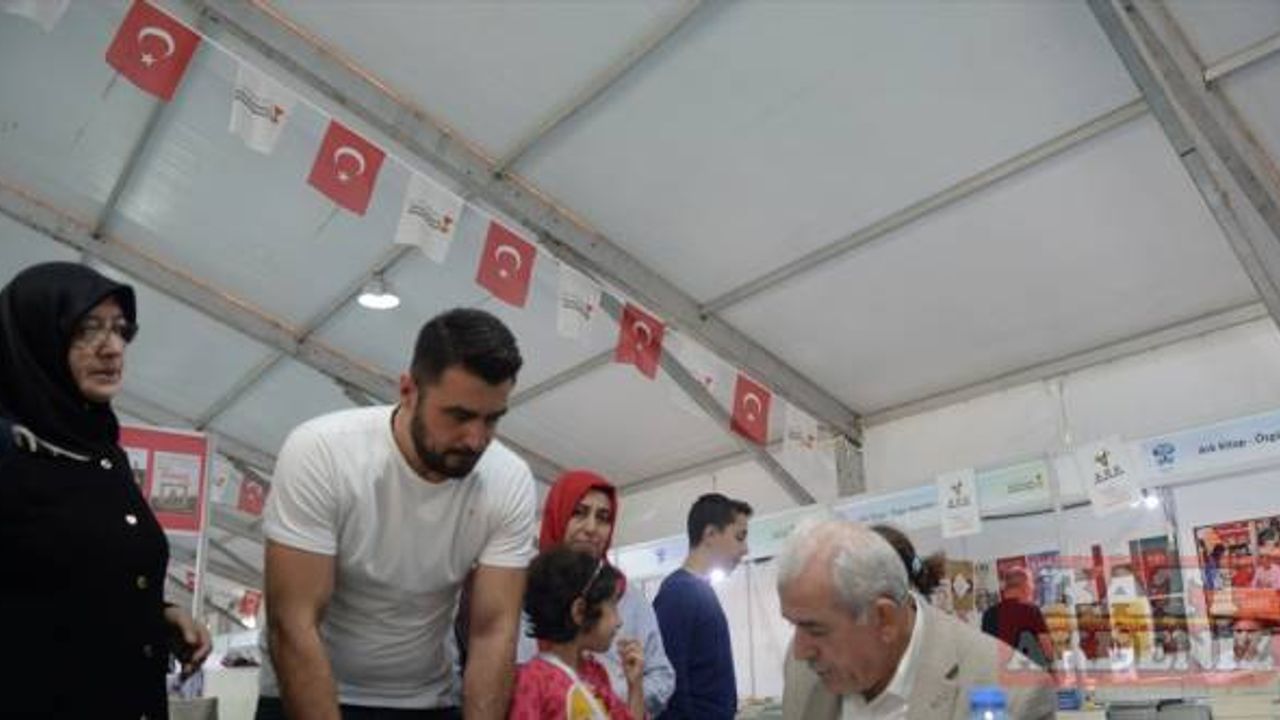 Kahramanmaraş Kitap Fuarı yaklaşık 300 bin kişiyi ağırladı