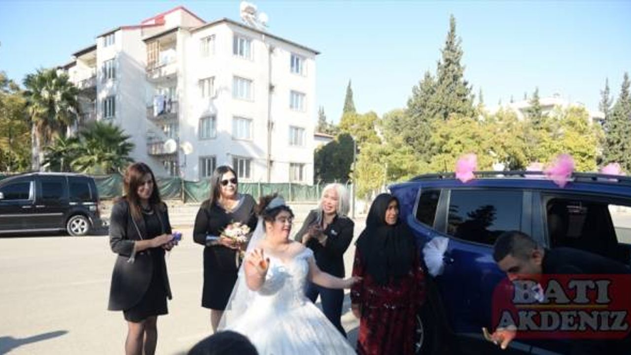 Kahramanmaraş'ta down sendromlu genç kızın gelinlik hayali gerçek oldu