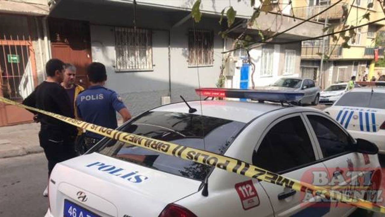 Kahramanmaraş'ta gasp ihbarıyla gittikleri evde silahlı saldırıya uğrayan 3 polis yaralandı