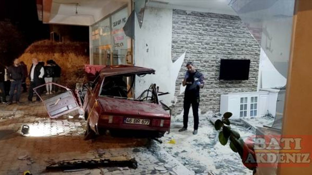 Kahramanmaraş'ta otomobilin iş yerine girdiği kazada yaralanan bir kişi öldü