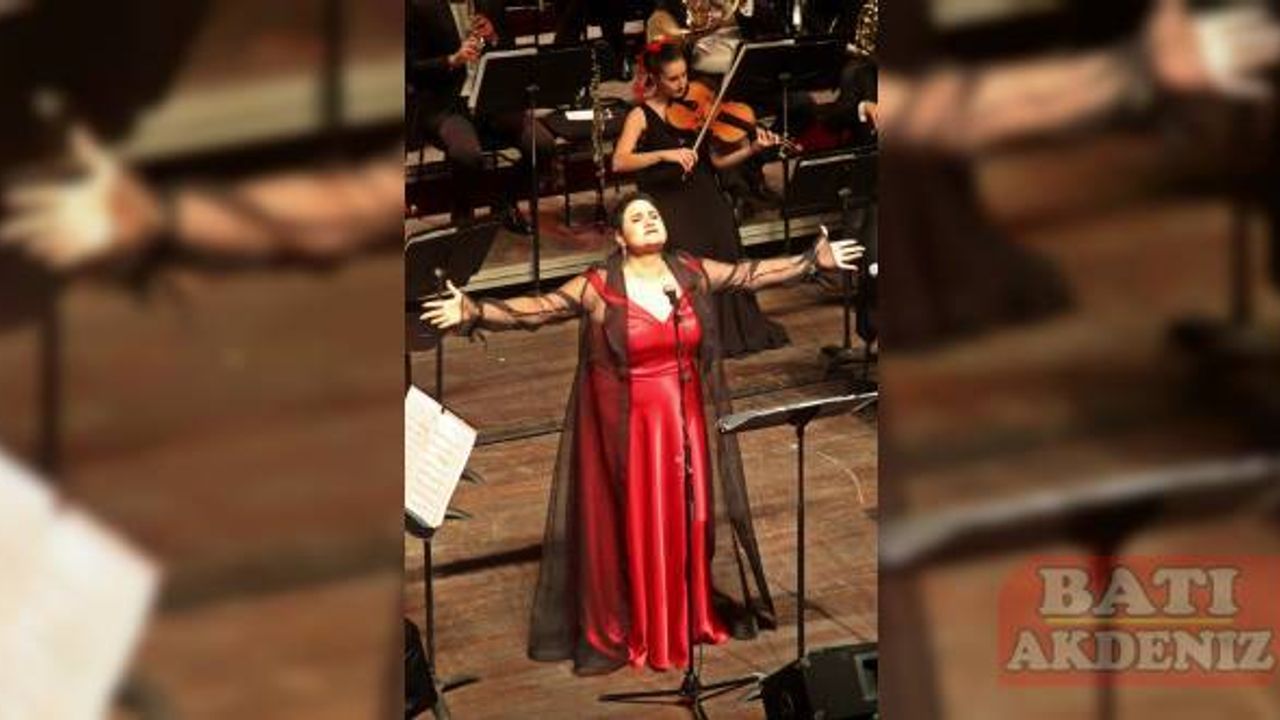 Mersin Devlet Opera ve Balesi "Cumhuriyet Konseri" verdi
