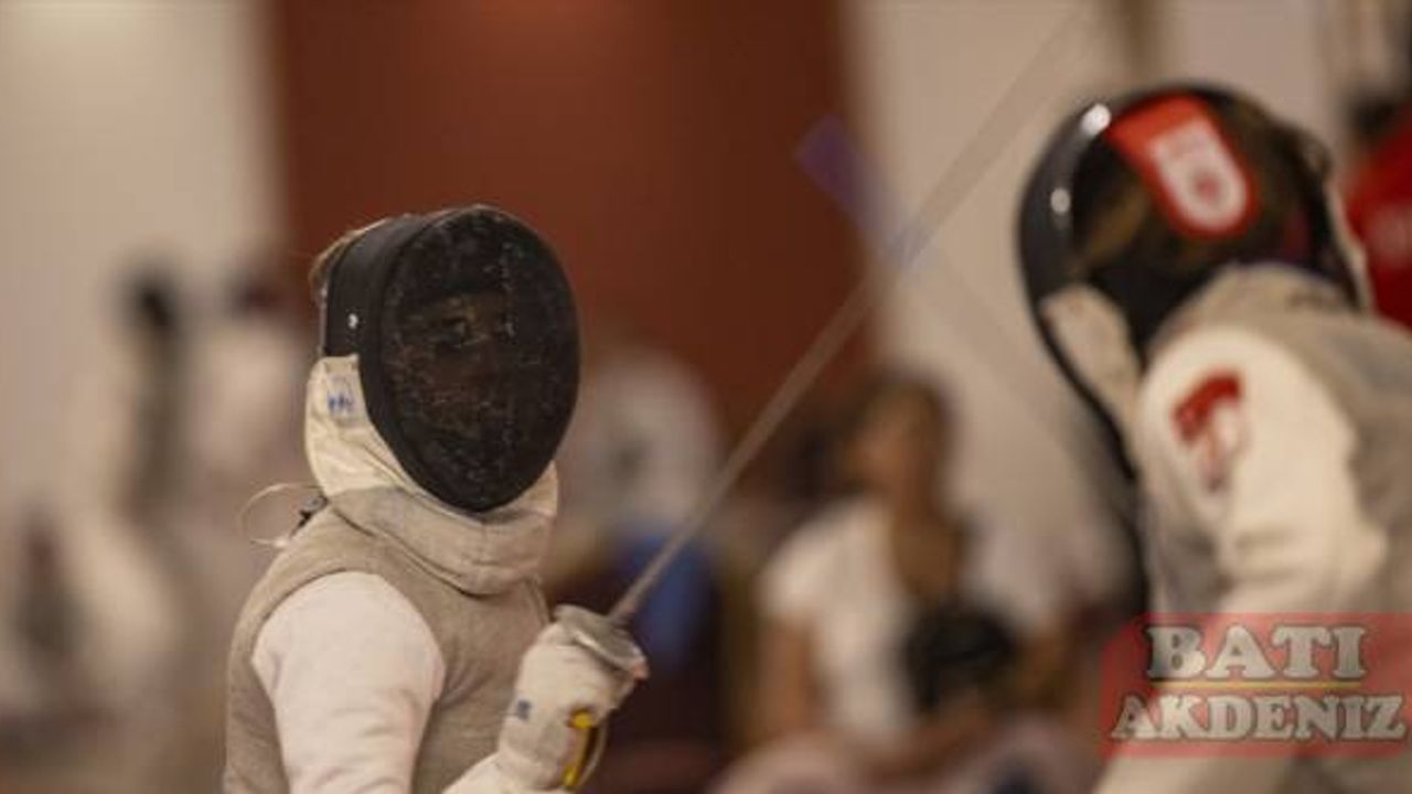 Uluslararası Satellite Eskrim Turnuvası Antalya'da devam ediyor