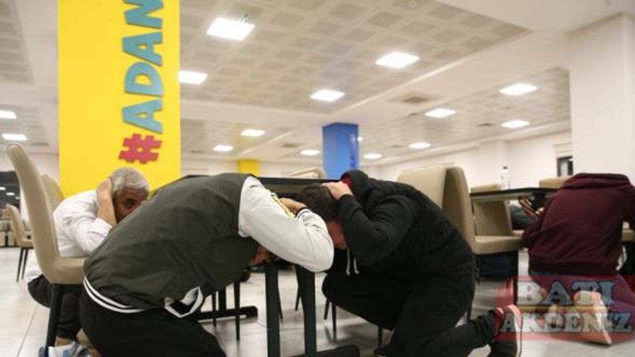 Adana ve çevre illerde "Deprem Anı, Çök Kapan Tutun ve Tahliye" tatbikatı yapıldı
