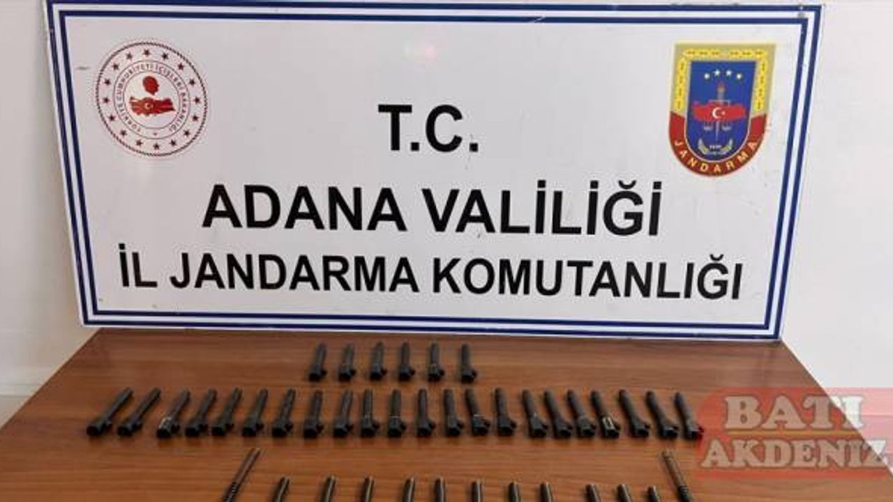 Adana'da aracında silah parçaları ele geçirilen şüpheli gözaltına alındı