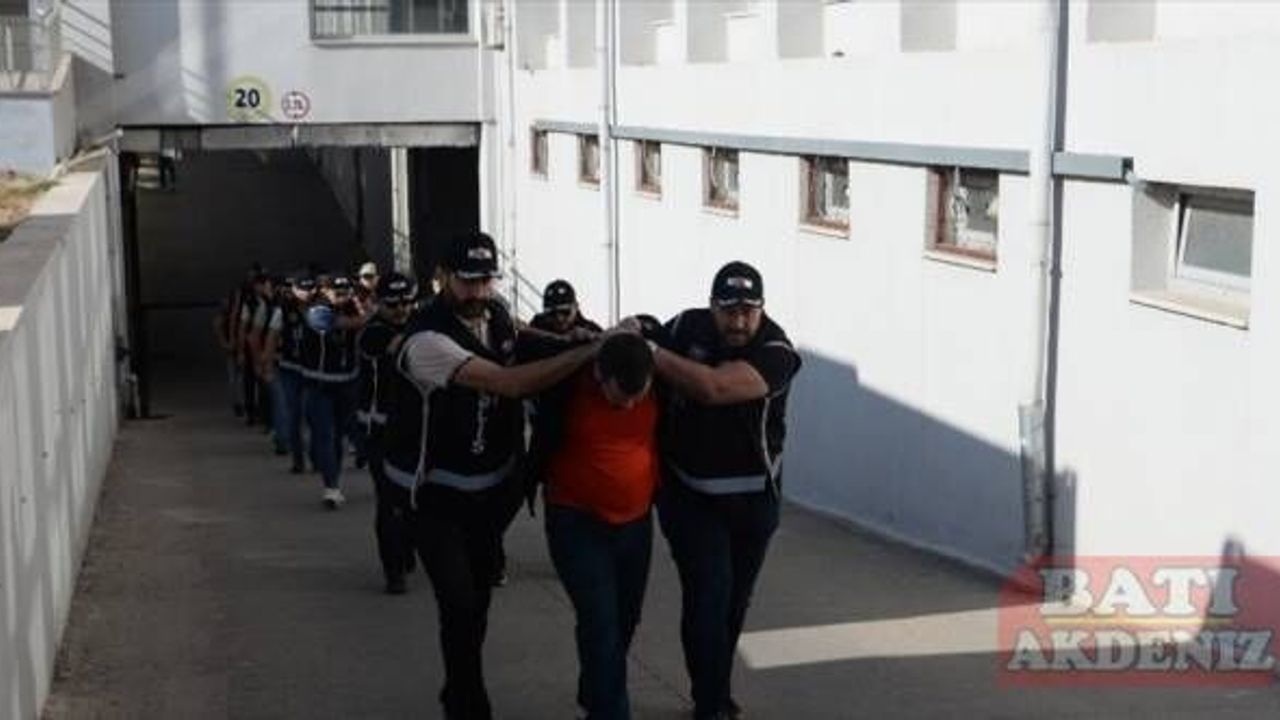 Adana'da suç örgütü operasyonunda 8 zanlı tutuklandı