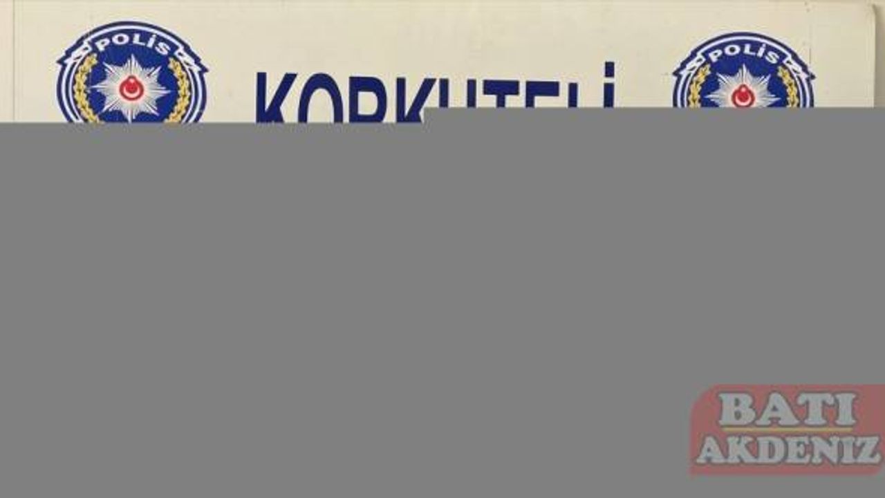 Antalya'da "dur" ihtarına uymayan araçta uyuşturucu ele geçirildi