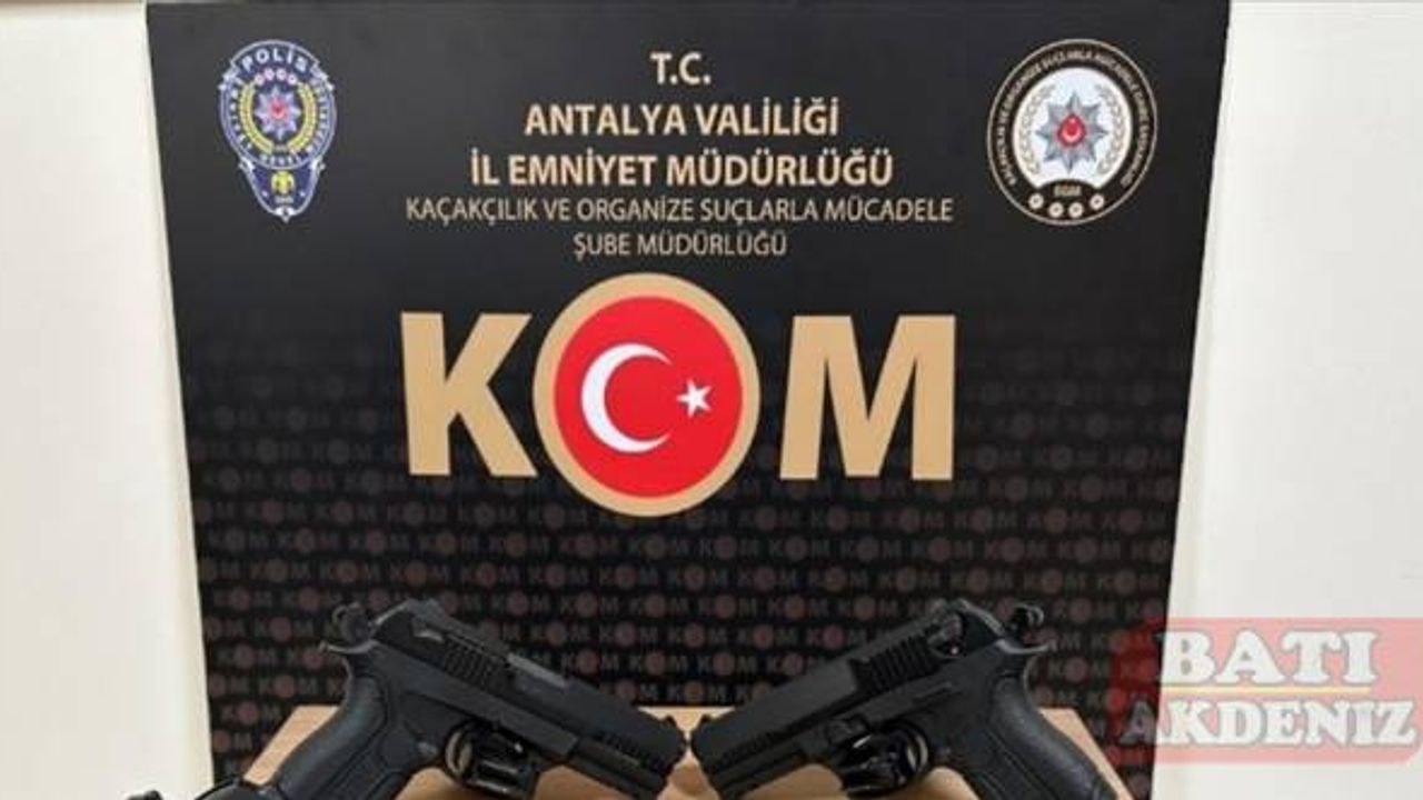 Antalya'da silah kaçakçılığı operasyonunda 2 zanlı yakalandı