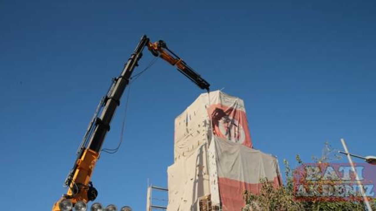Antalya'nın simgelerinden tarihi Saat Kulesi kubbesine kavuştu