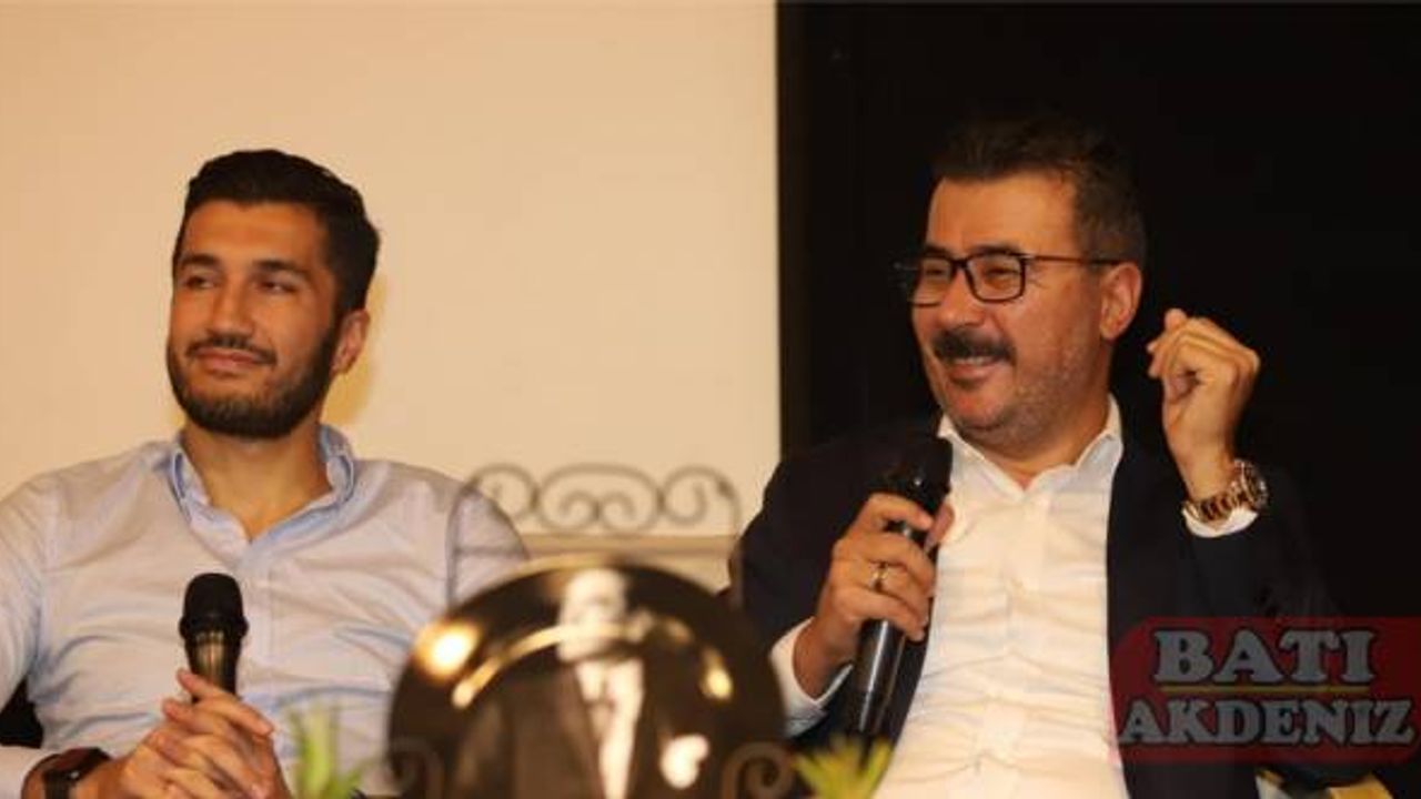 Antalyaspor Başkanı Çetin ile futbol sorumlusu Şahin, öğrencilerle söyleşiye katıldı