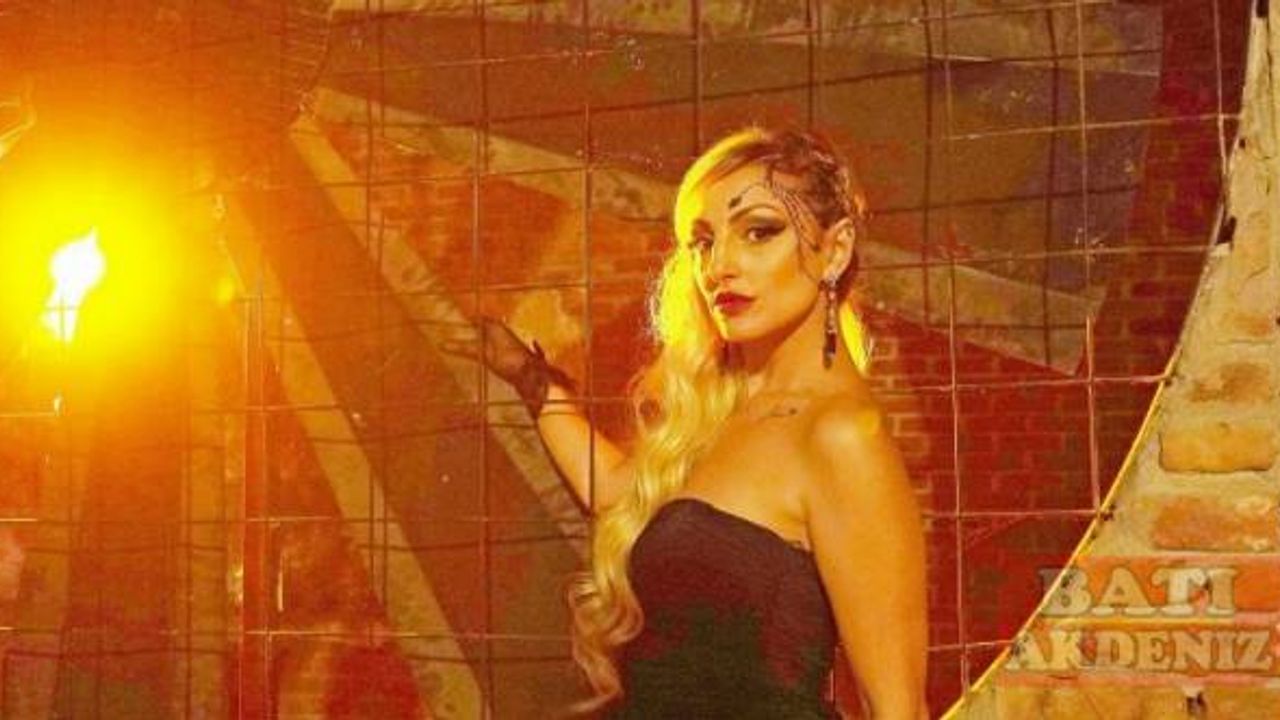 Avustralya'da avukat Aylin Austürk 'Çocukluk Aşkı' ile dikkatleri çekti