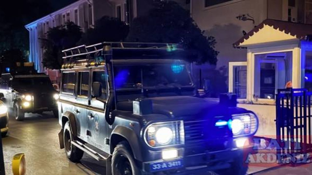 GÜNCELLEME - Mersin'de suç örgütüne yönelik "Girdap" operasyonunda 42 zanlı yakalandı