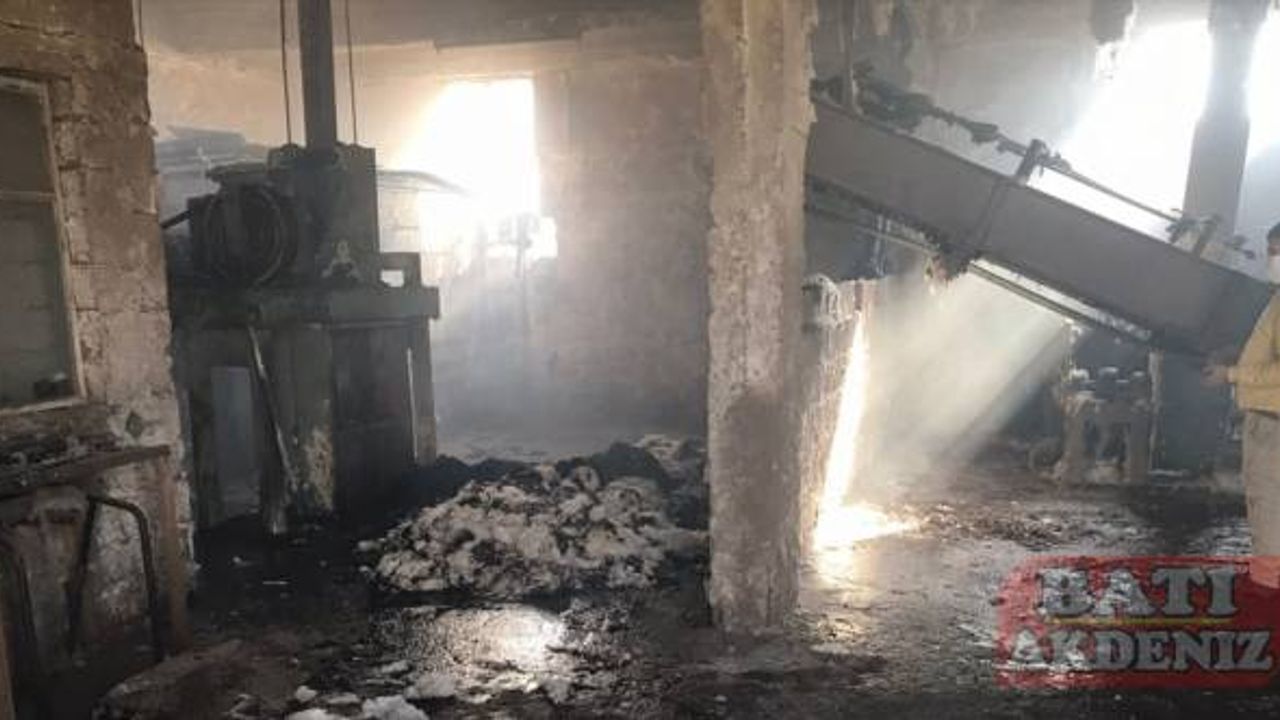 Hatay'da pamuk fabrikasında çıkan yangın kontrol altına alındı