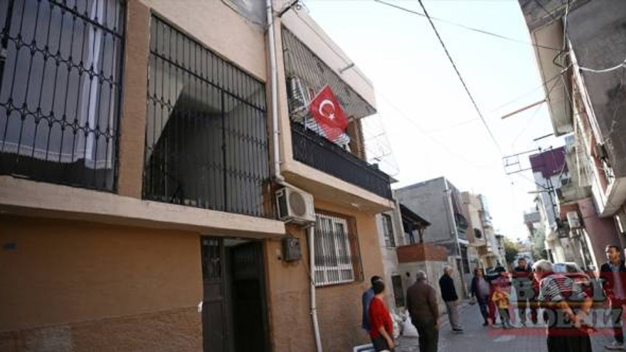 İstanbul'daki terör saldırısında hayatını kaybeden baba kızın cenazeleri Adana'da defnedildi