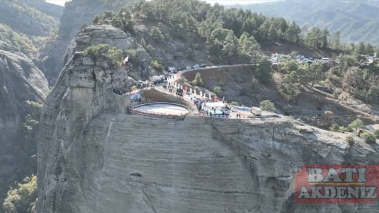 Kahramanmaraş'taki Ali Kayası'nda cam teras yapımına başlandı