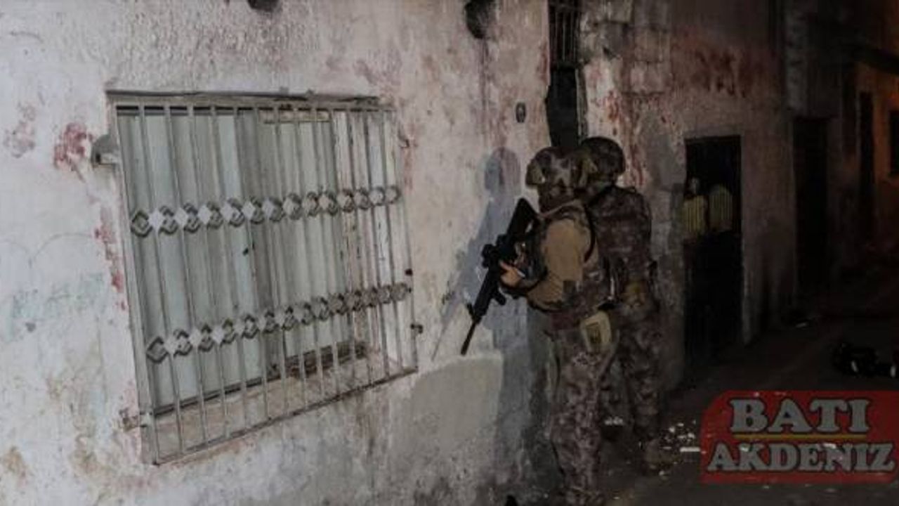 Mersin'de terör operasyonunda iki şüpheli yakalandı