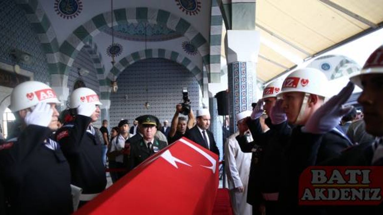 Şehit Astsubay Kıdemli Çavuş Özkan Demir, Mersin'de son yolculuğuna uğurlandı