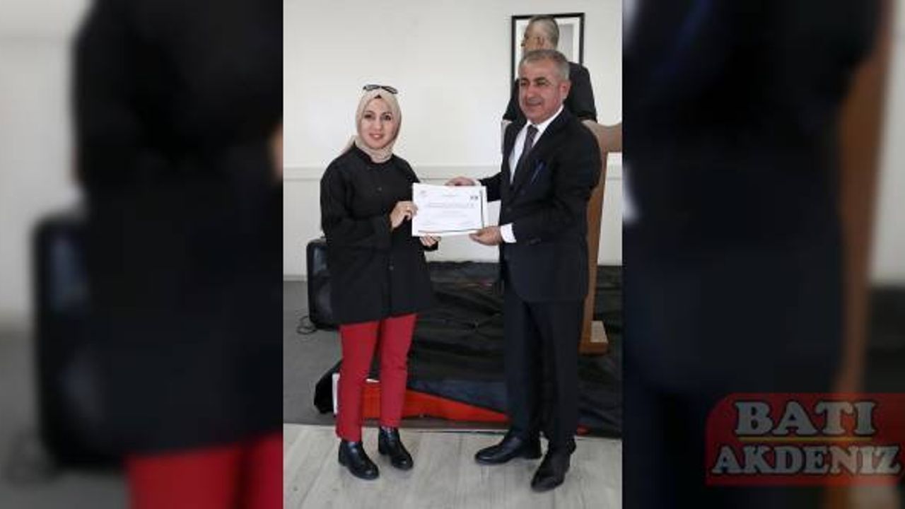 Tescilli Adana kebabının yapımını öğrenen ustalar sertifikalarını aldı