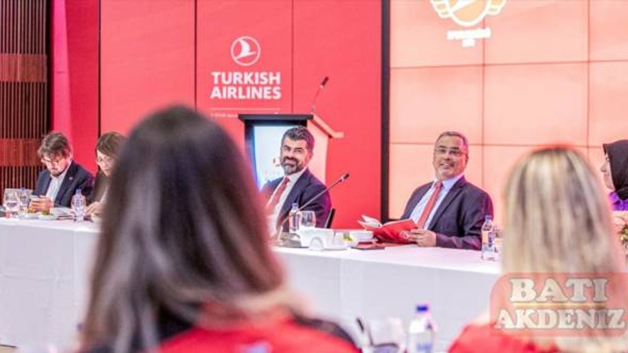 THY yönetimi ve THY Spor Kulübü yöneticileri ile oyuncuları yemekte bir araya geldi